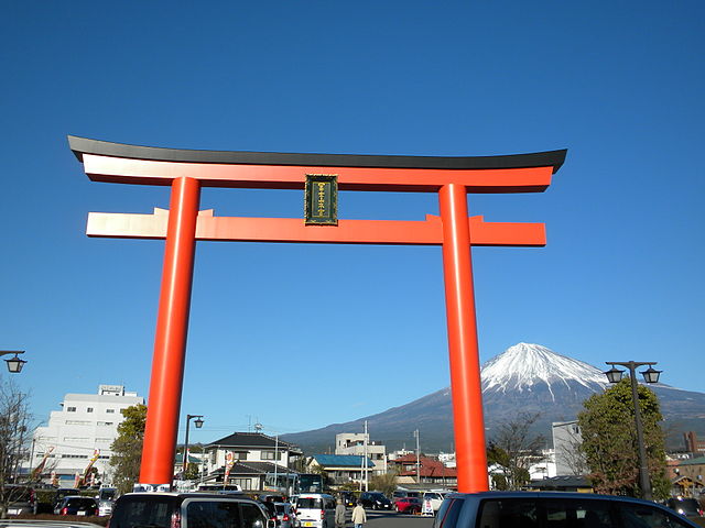大鳥居と富士山　Photo By wikipedia