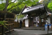 なかなか彼氏ができなくて京都旅行で縁結びで評判の鈴虫寺に行きました。