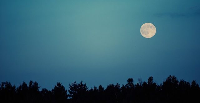 月の満ち欠けが恋愛にも関係してくる・・？ Photo By PEXELS