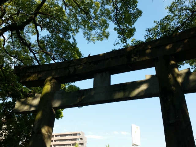 初詣しか行ったことのなかった地元の神社にもお参り Photo By 写真AC